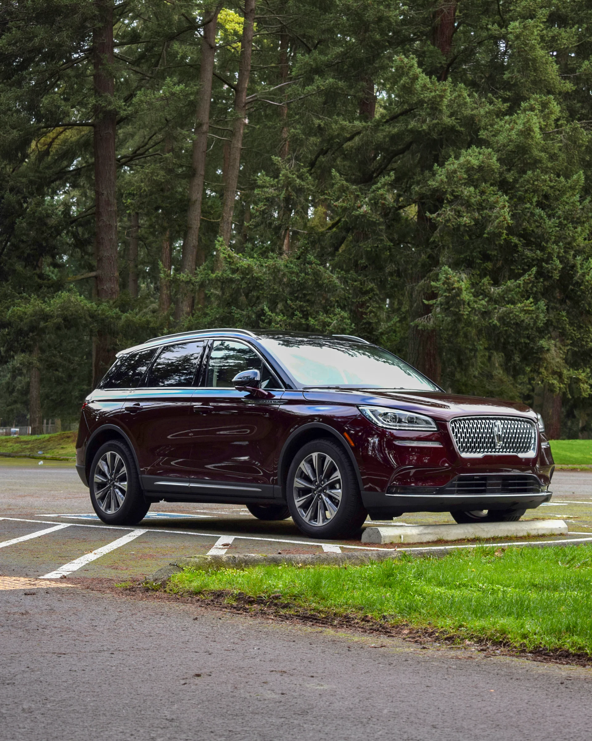 Lincoln SUV exterior parked showing front grille and body design
